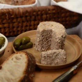 Déguster la terrine au Roquefort 180g